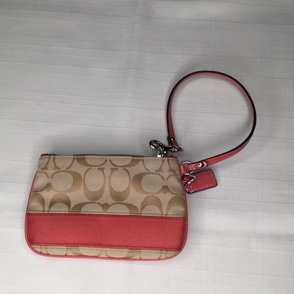 Coach Wristlet salmon pink with cream - Picture 3 of 6